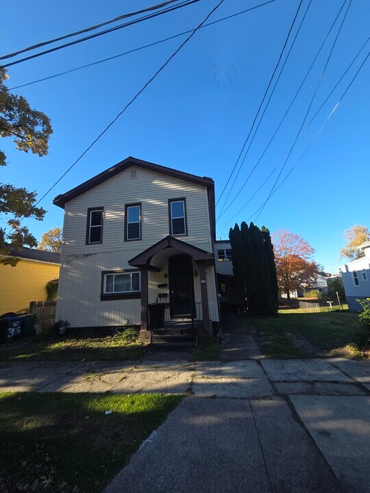 340 W 24th St, Unit #2 in Erie, PA - Building Photo
