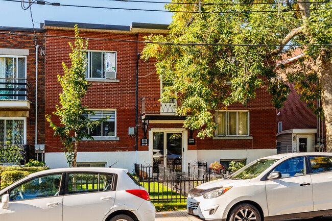 2088 De Hampton Av