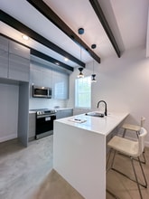 218 S Olive St in San Antonio, TX - Building Photo - Building Photo