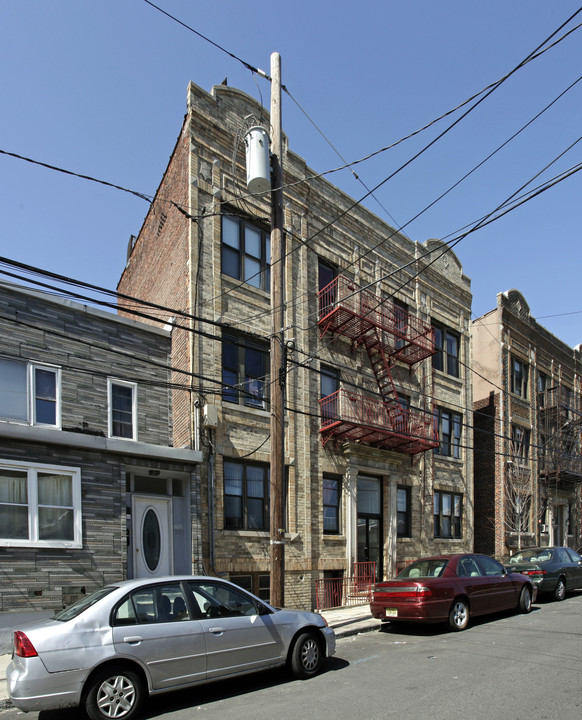 6013-6015 Van Buren Pl in West New York, NJ - Building Photo