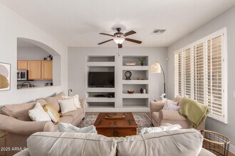 3725 E Meadowview Dr in Gilbert, AZ - Building Photo - Building Photo