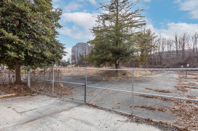 Arbor Row I in McLean, VA - Building Photo - Building Photo