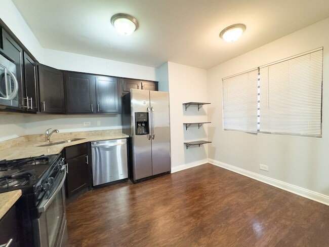 6947 S Jeffery Blvd, Unit 1A in Chicago, IL - Building Photo - Building Photo
