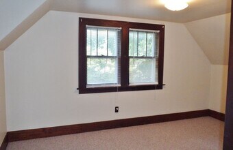 165 W Hamilton Ave in State College, PA - Building Photo - Building Photo