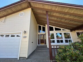 2280 Warwick Dr in Santa Rosa, CA - Building Photo - Building Photo