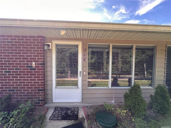 36 Trent Ct-Unit -E in Ridge, NY - Building Photo - Building Photo