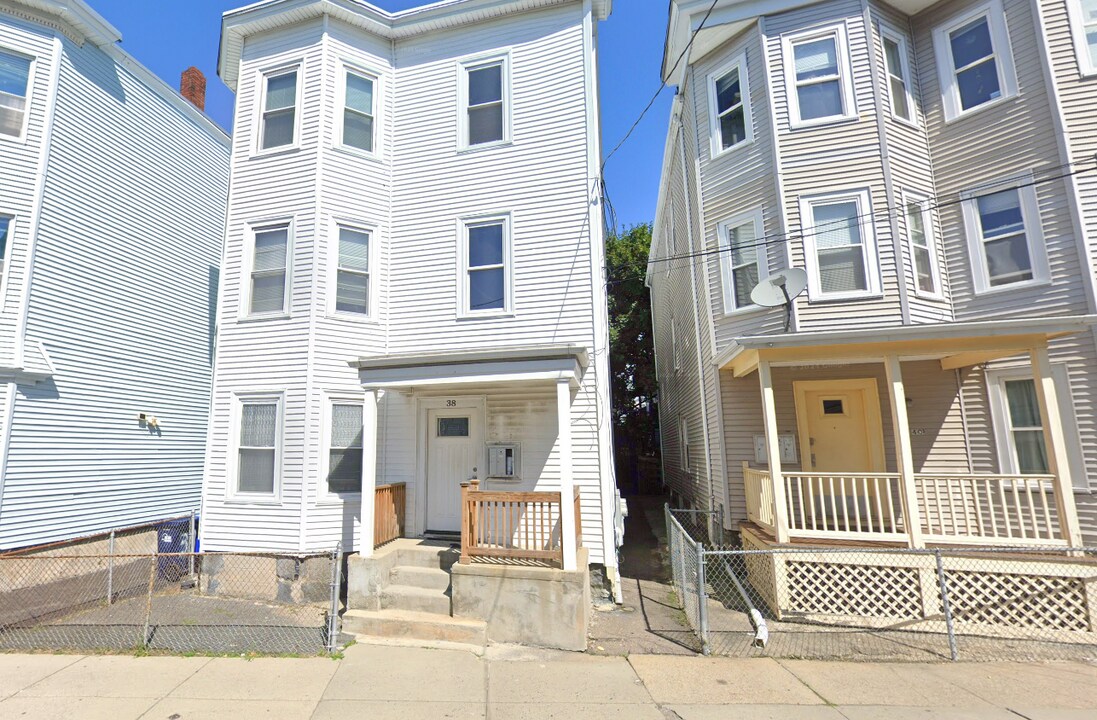 38 Crescent Ave, Unit 3 in Boston, MA - Foto de edificio