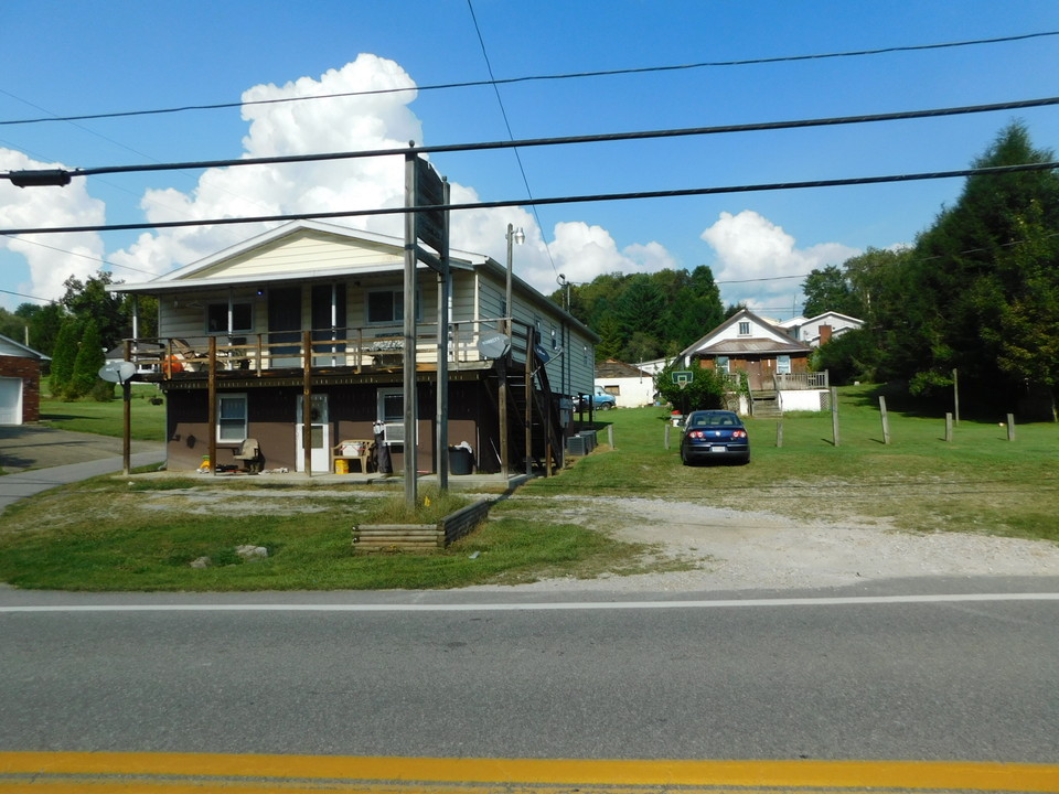 215 North Pinch Road, Elkview in Elkview, WV - Building Photo