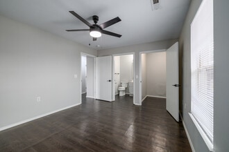 Ozark South Apartments in Ozark, MO - Foto de edificio - Interior Photo