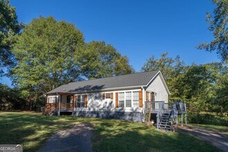 1051 Tamplin Rd in Madison, GA - Building Photo - Building Photo