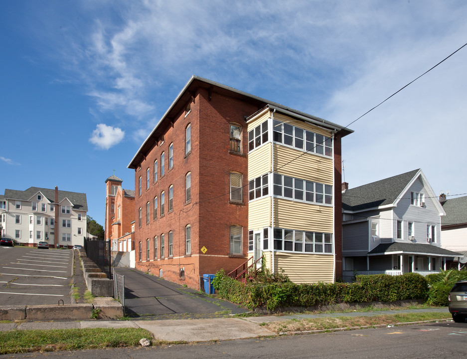 10 Union St in New Britain, CT - Building Photo