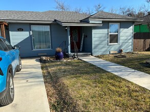 404 Bryson St in Waxahachie, TX - Foto de edificio - Building Photo