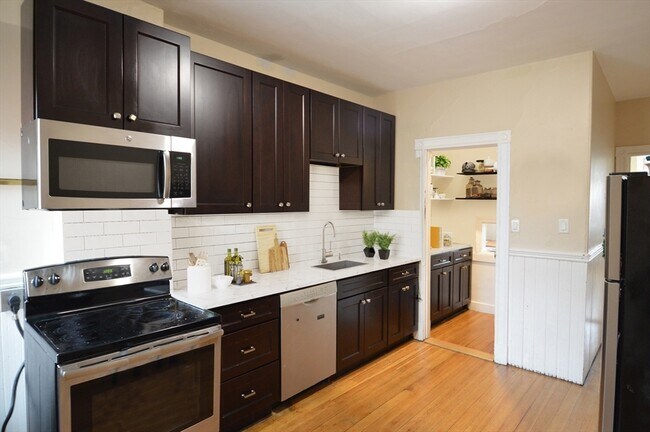 1805 Beacon St in Brookline, MA - Building Photo - Building Photo