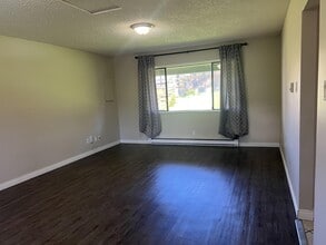 2325 Bowen Rd in Nanaimo, BC - Building Photo - Building Photo