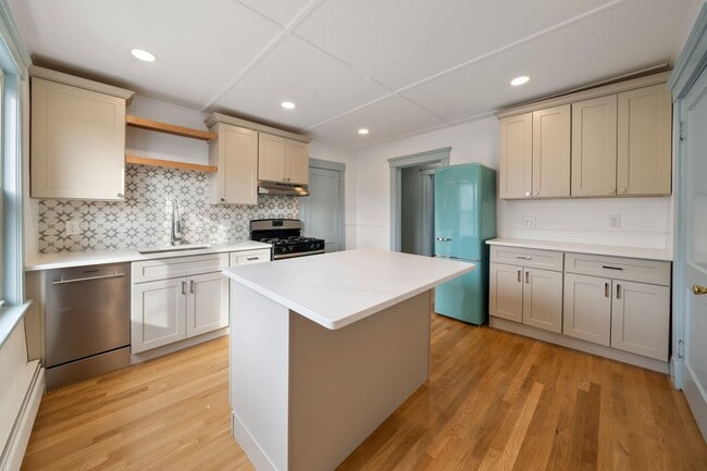 69 Endicott St, Unit #3