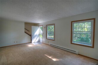 26 Dartmouth Dr in Groton, CT - Building Photo - Building Photo