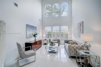 10773 NW 69th Ter in Doral, FL - Building Photo - Building Photo