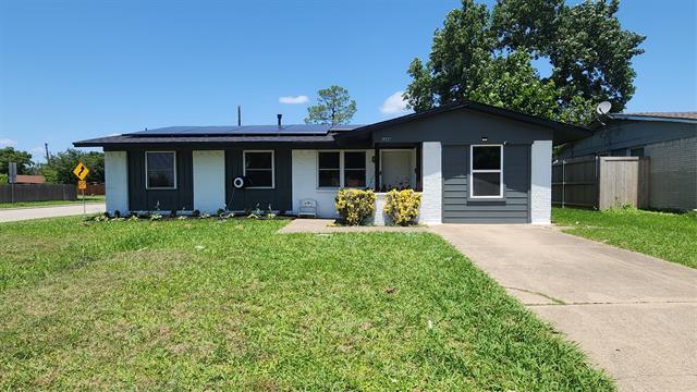 3927 Emerald Dr in Mesquite, TX - Building Photo