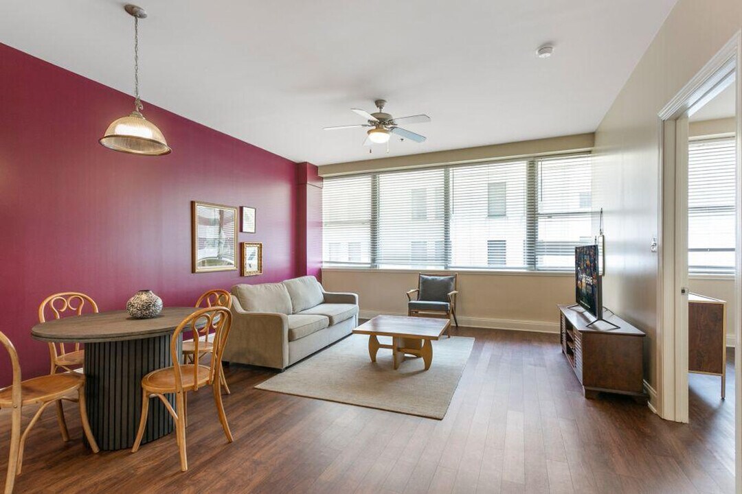 925 Common St in New Orleans, LA - Foto de edificio