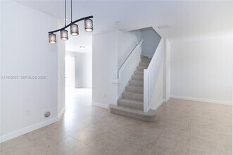 1027 NE 207th St in Miami, FL - Building Photo - Building Photo