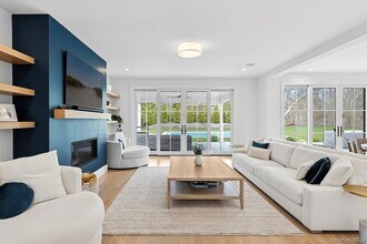 8 Sweetgrass Rd in Westhampton, NY - Building Photo - Building Photo