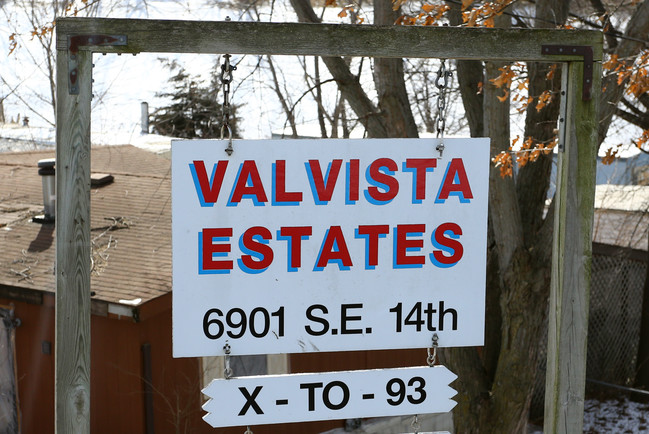 Valvista Estates in Des Moines, IA - Building Photo - Building Photo