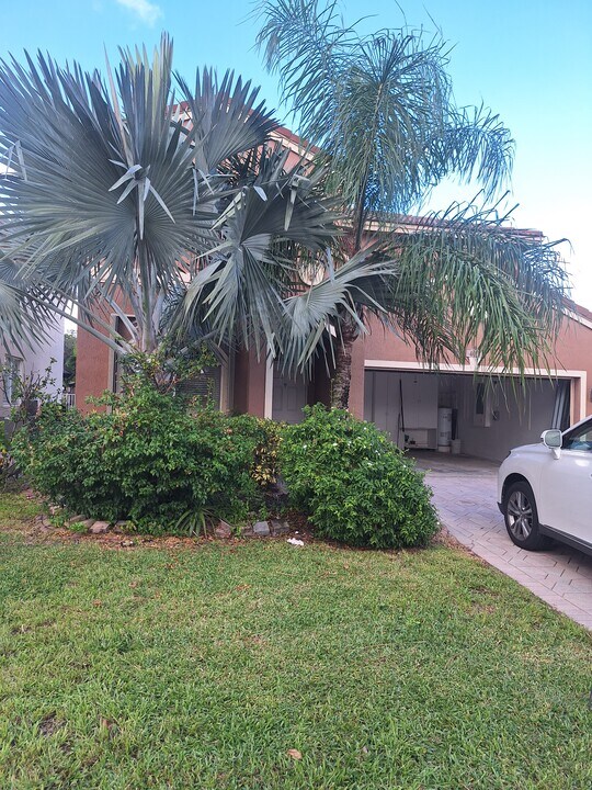 4015 Banyan Trails Dr in Coconut Creek, FL - Foto de edificio