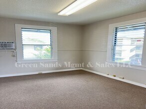 597 Kinoole St in Hilo, HI - Building Photo - Building Photo