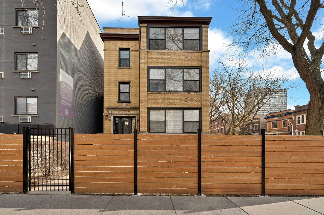 5401 N Winthrop Ave in Chicago, IL - Building Photo