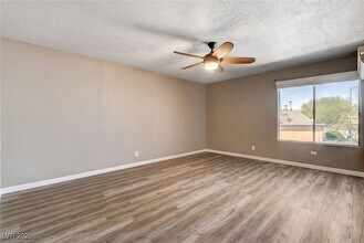 1544 Hialeah Dr, Unit D in Las Vegas, NV - Building Photo - Building Photo