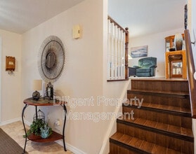 2333 Sunnylea St in Peterborough, ON - Building Photo - Building Photo