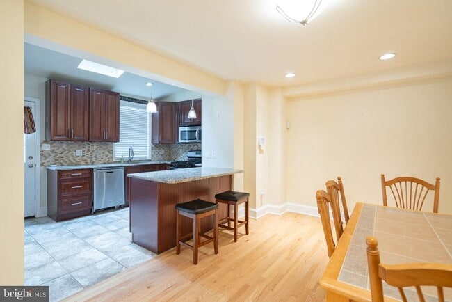 110 Roxborough Ave in Philadelphia, PA - Building Photo - Building Photo