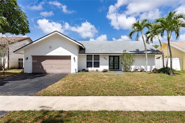 2400 NW 103rd Ave in Pembroke Pines, FL - Building Photo - Building Photo