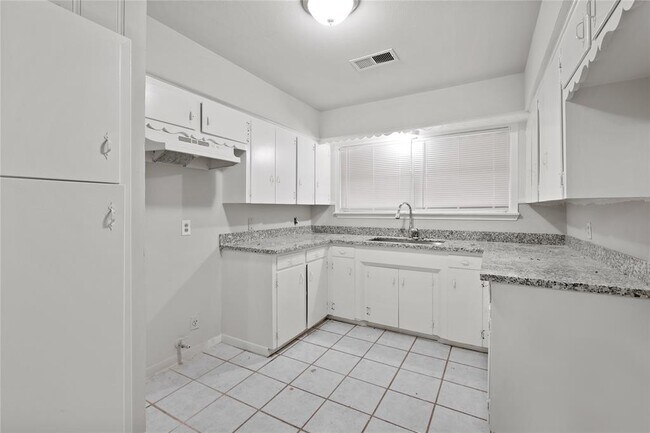 7634 Wilmerdean St photo'