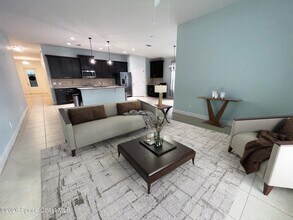 4342 Ruthann Cir in Melbourne, FL - Foto de edificio - Building Photo