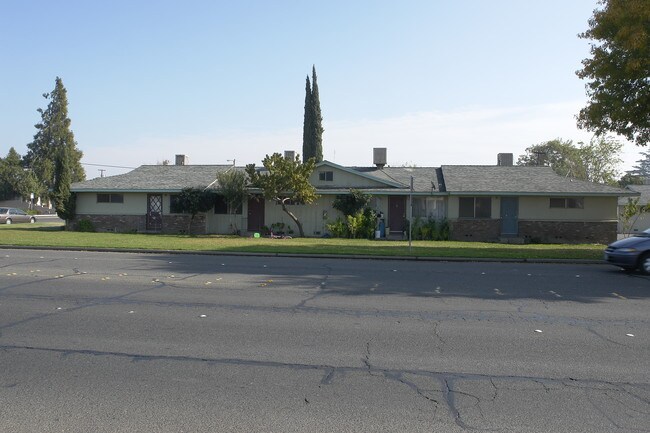 101 Elberta Ave in Atwater, CA - Foto de edificio - Building Photo