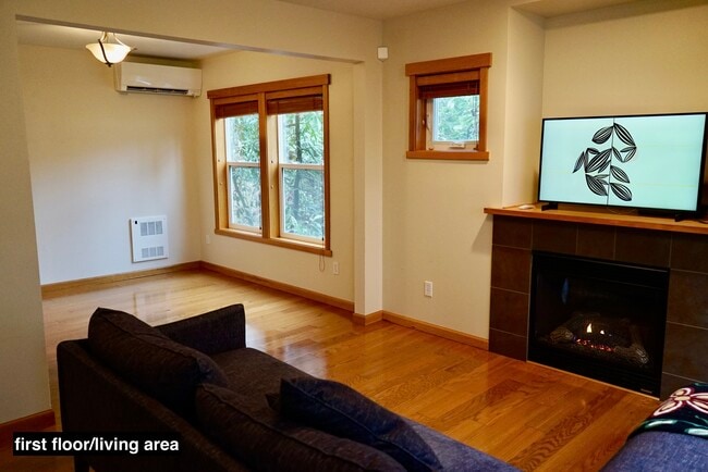 3010B NE 137th St in Seattle, WA - Building Photo - Building Photo