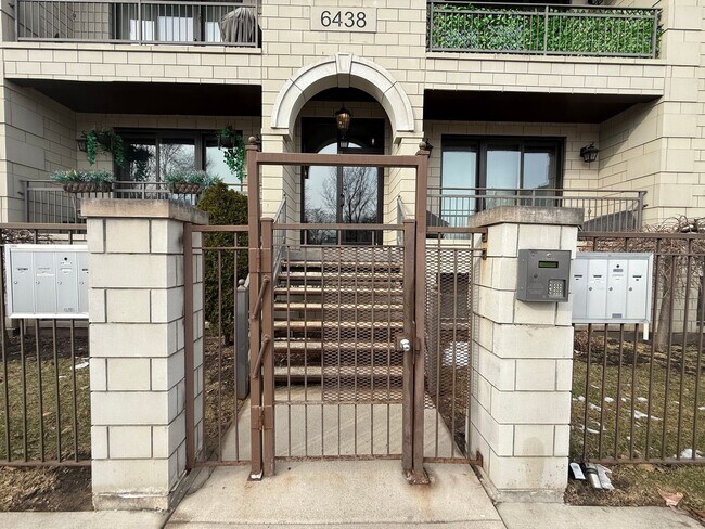 6438 S Woodlawn Ave in Chicago, IL - Building Photo - Building Photo