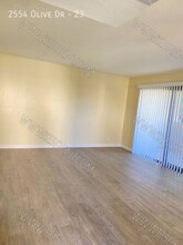 2554 Olive Dr in Palmdale, CA - Building Photo - Building Photo