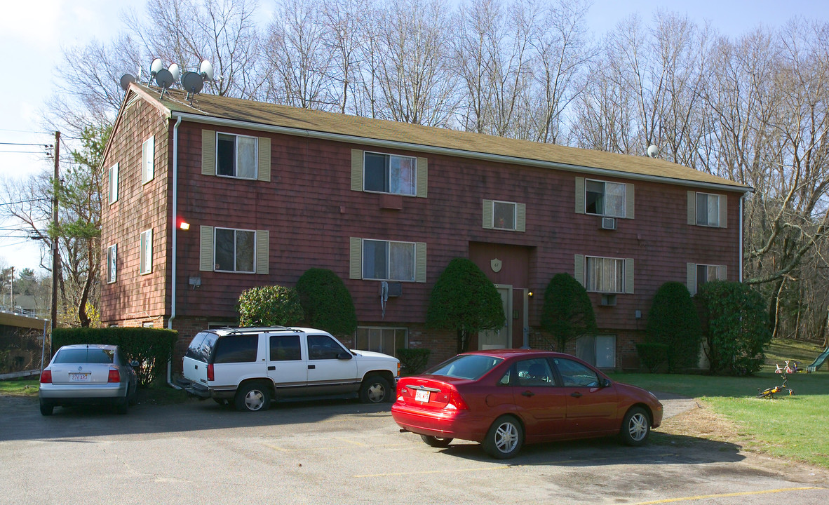 Studley Court in Rockland, MA - Foto de edificio