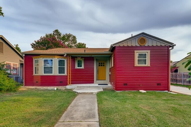 property at 2040 W Mistletoe Ave