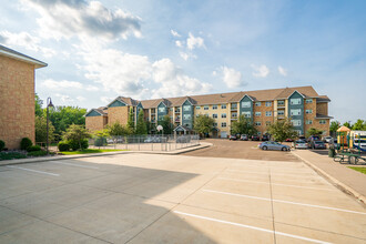 Maple Village Apartments in Maple Grove, MN - Building Photo - Building Photo