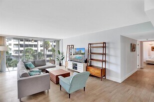 150 Ocean Ln Dr in Key Biscayne, FL - Building Photo