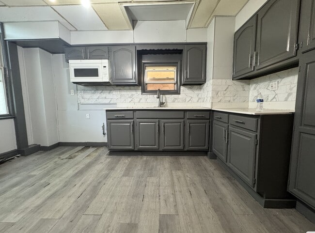 154 Bayview Ave, Unit 2