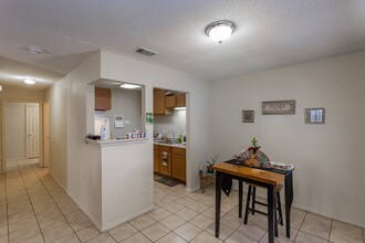 455 Stara Cir-Unit -C in Pensacola, FL - Building Photo - Building Photo