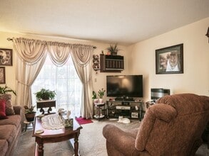 Merrimack Meadows in Merrimack, NH - Foto de edificio - Interior Photo