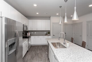 Verge in Greenwood, IN - Foto de edificio - Interior Photo