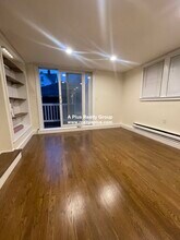 842 South St, Unit #1B in Boston, MA - Building Photo - Building Photo