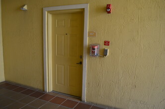 7300 NW 114th Ave, Unit 107 in Doral, FL - Foto de edificio - Building Photo