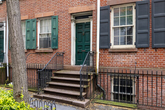 6 Grove St in New York, NY - Building Photo - Building Photo